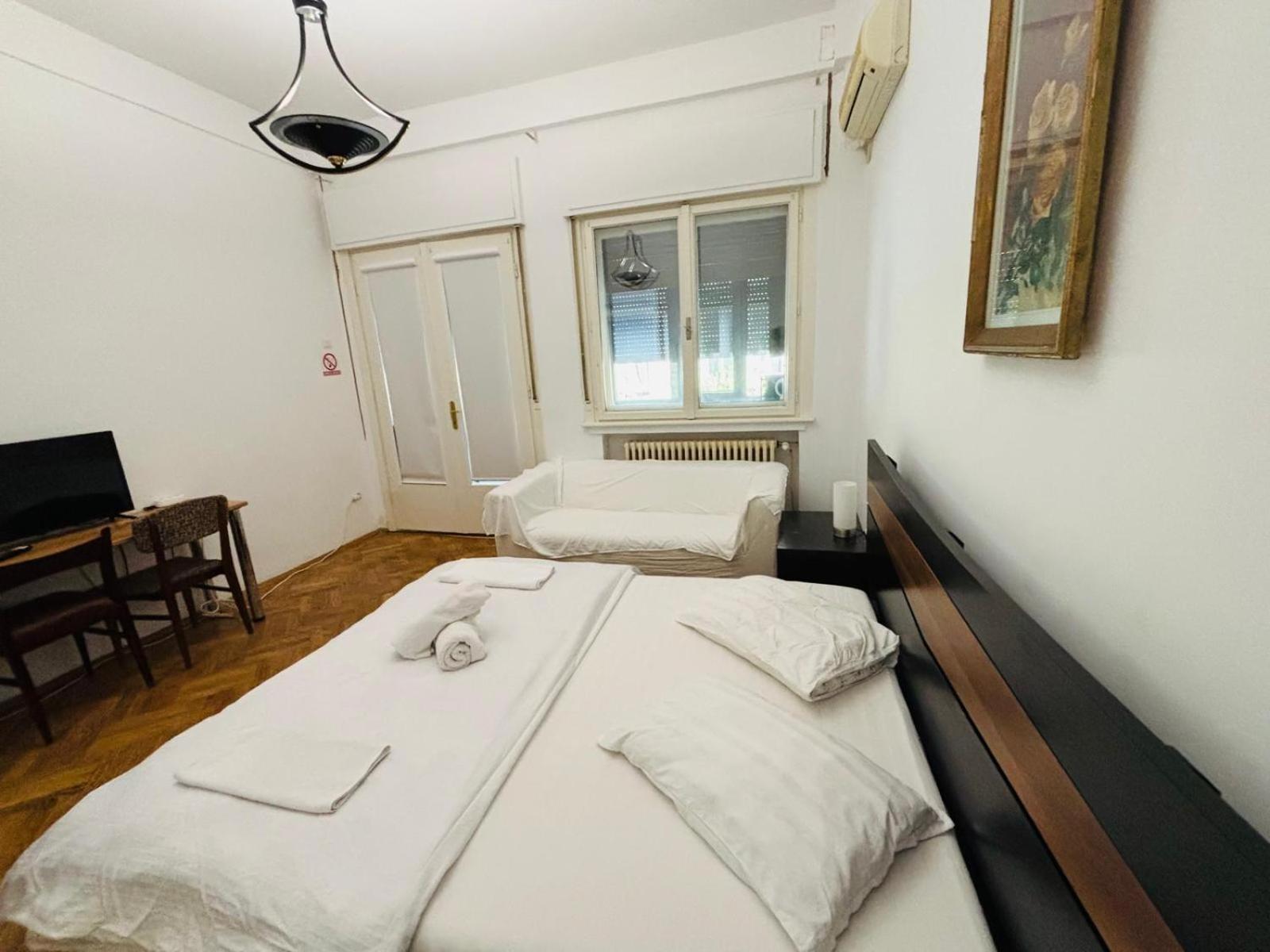 Iancu Apartments Boekarest Buitenkant foto