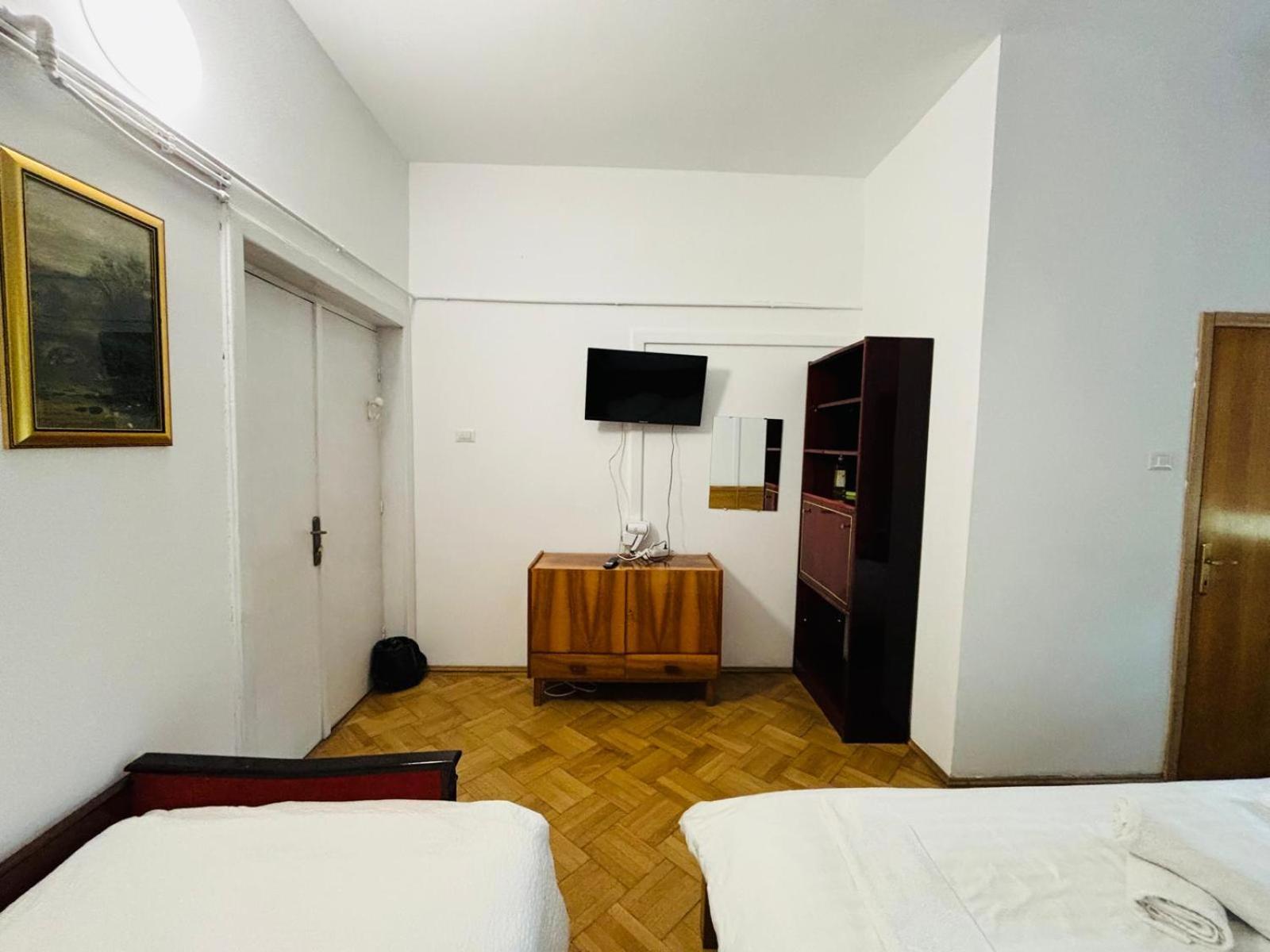 Iancu Apartments Boekarest Buitenkant foto