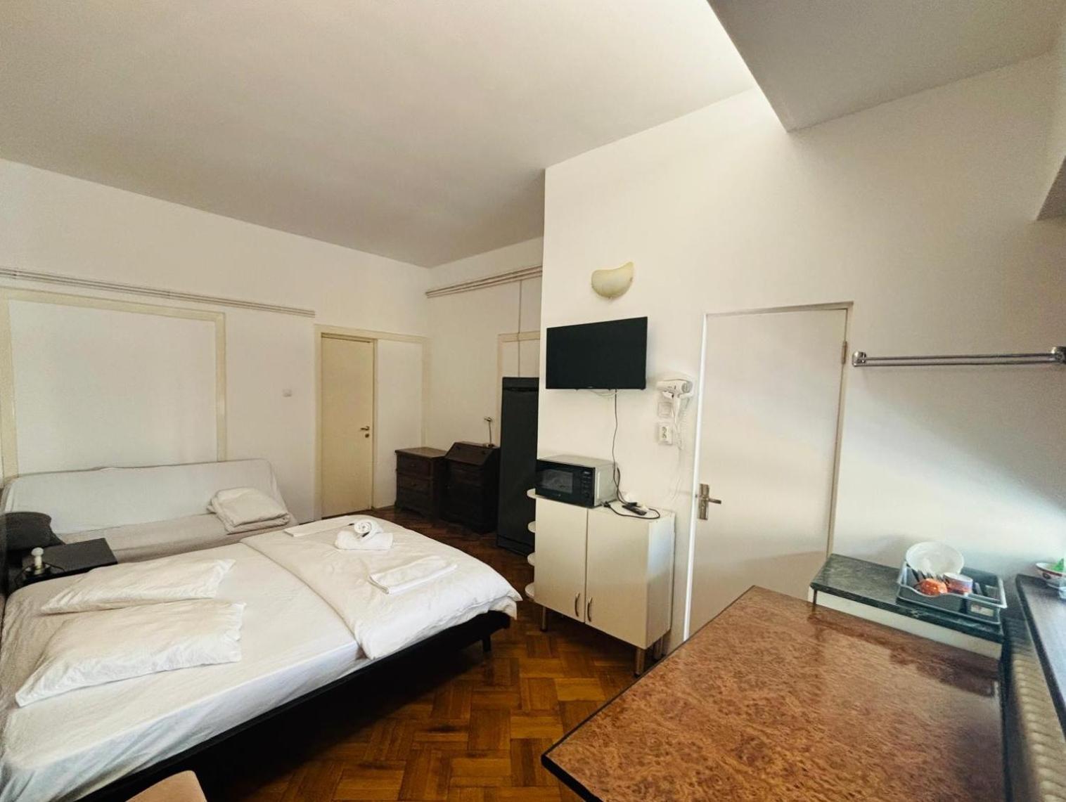 Iancu Apartments Boekarest Buitenkant foto