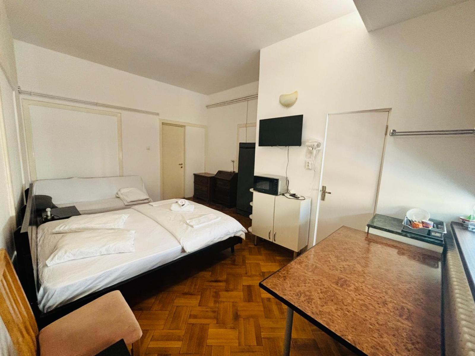 Iancu Apartments Boekarest Buitenkant foto